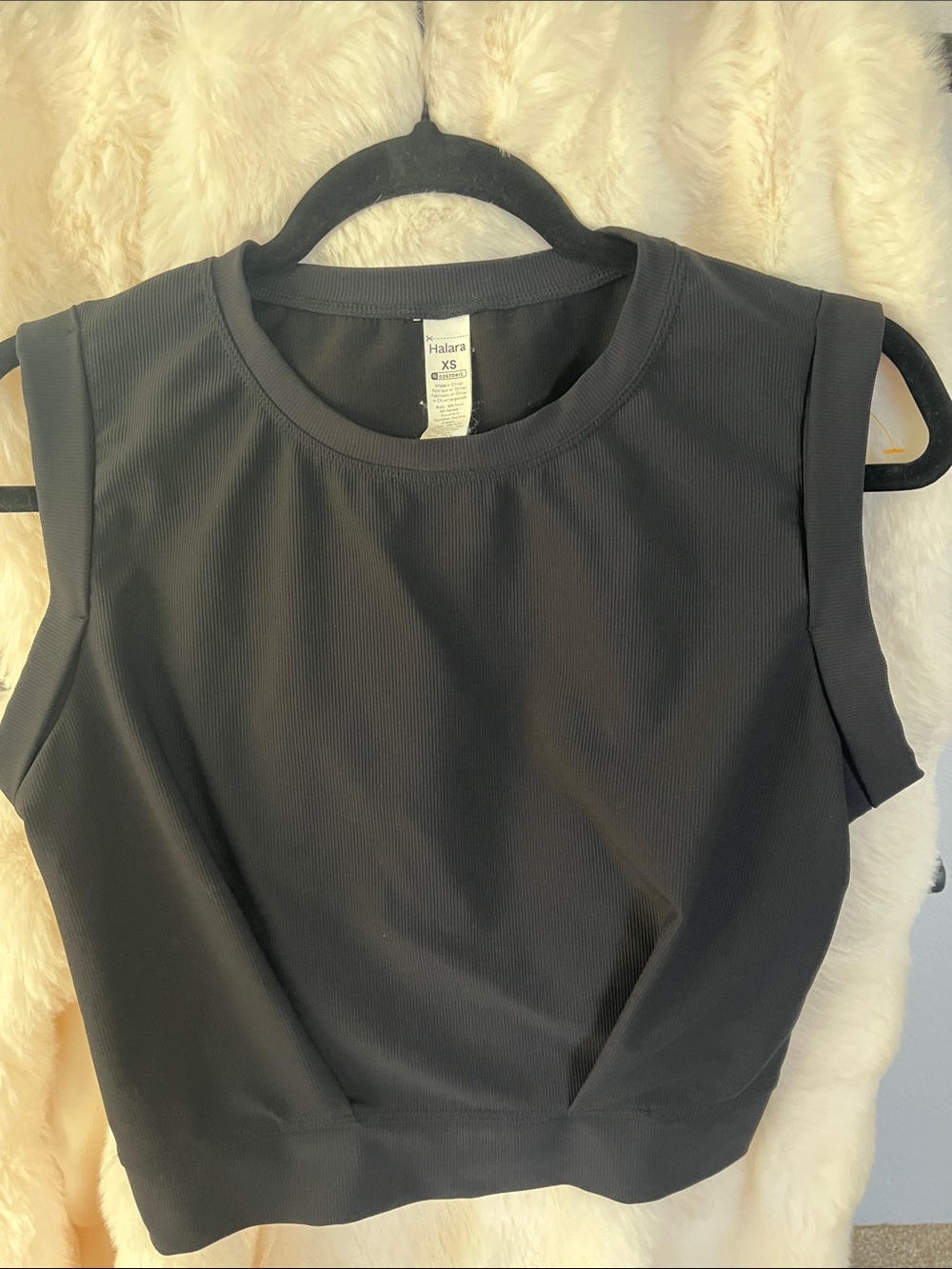 HALARA Black Cropped Crewneck Tank